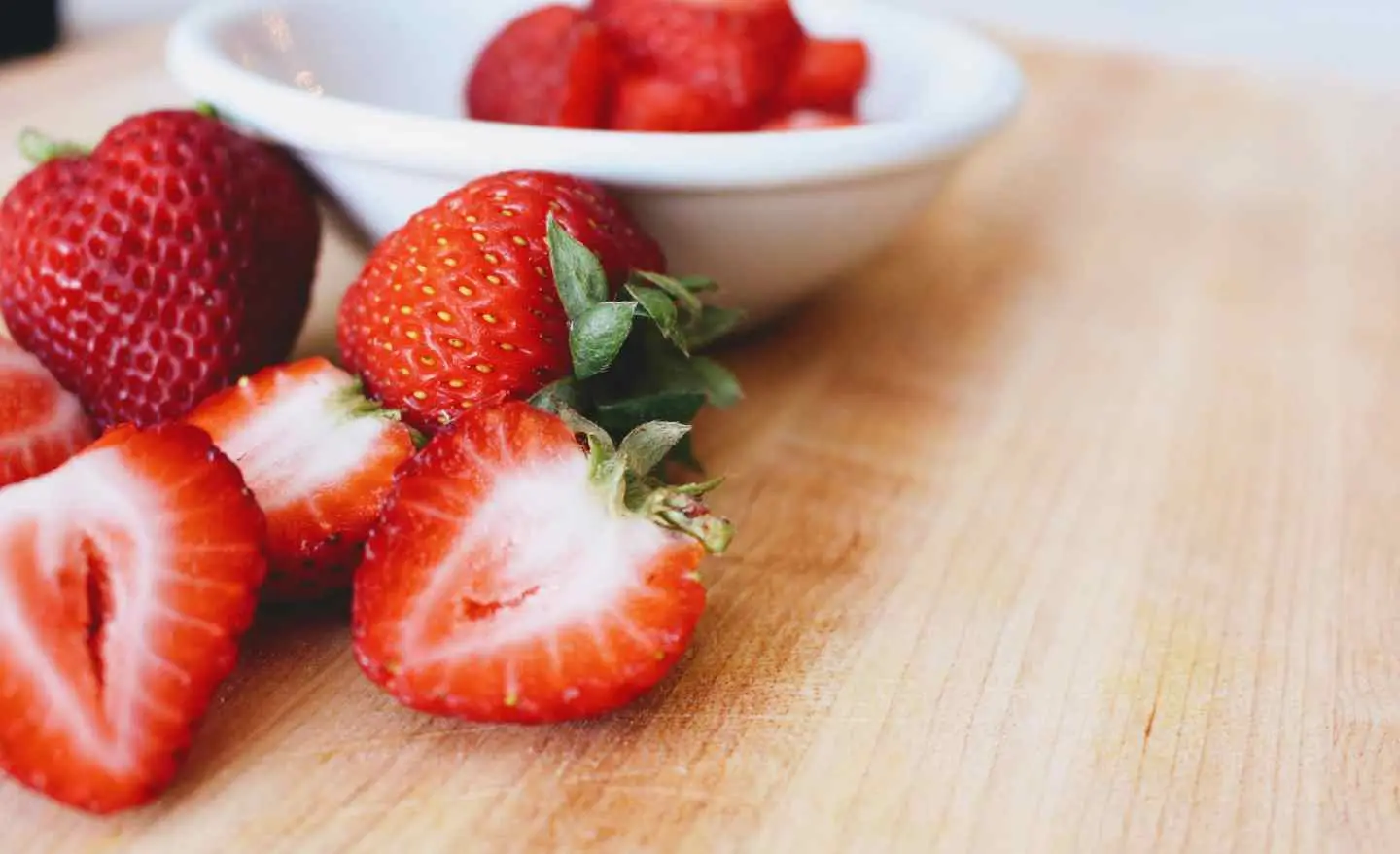 Scopri il trucco per conservare fragole fresche più a lungo senza frigorifero