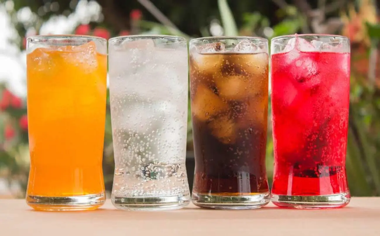 Bibite analcoliche a basso contenuto calorico: quale scegliere per un’alimentazione più leggera? Bibite analcoliche a basso contenuto calorico: quale scegliere per un’alimentazione più leggera?