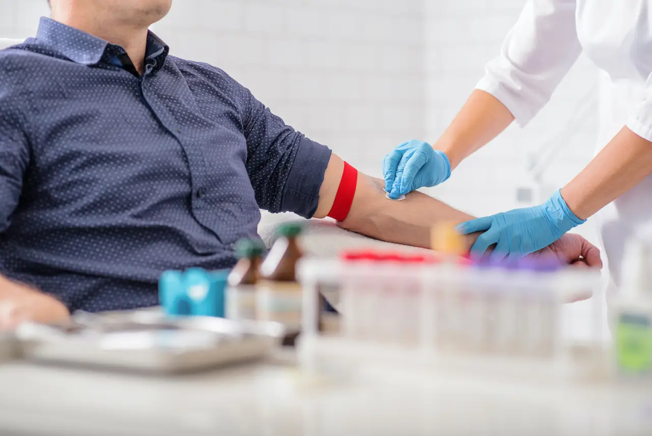 Prima di fare gli esami del sangue: ecco cosa devi sapere se hai il raffreddore Prima di fare gli esami del sangue: ecco cosa devi sapere se hai il raffreddore
