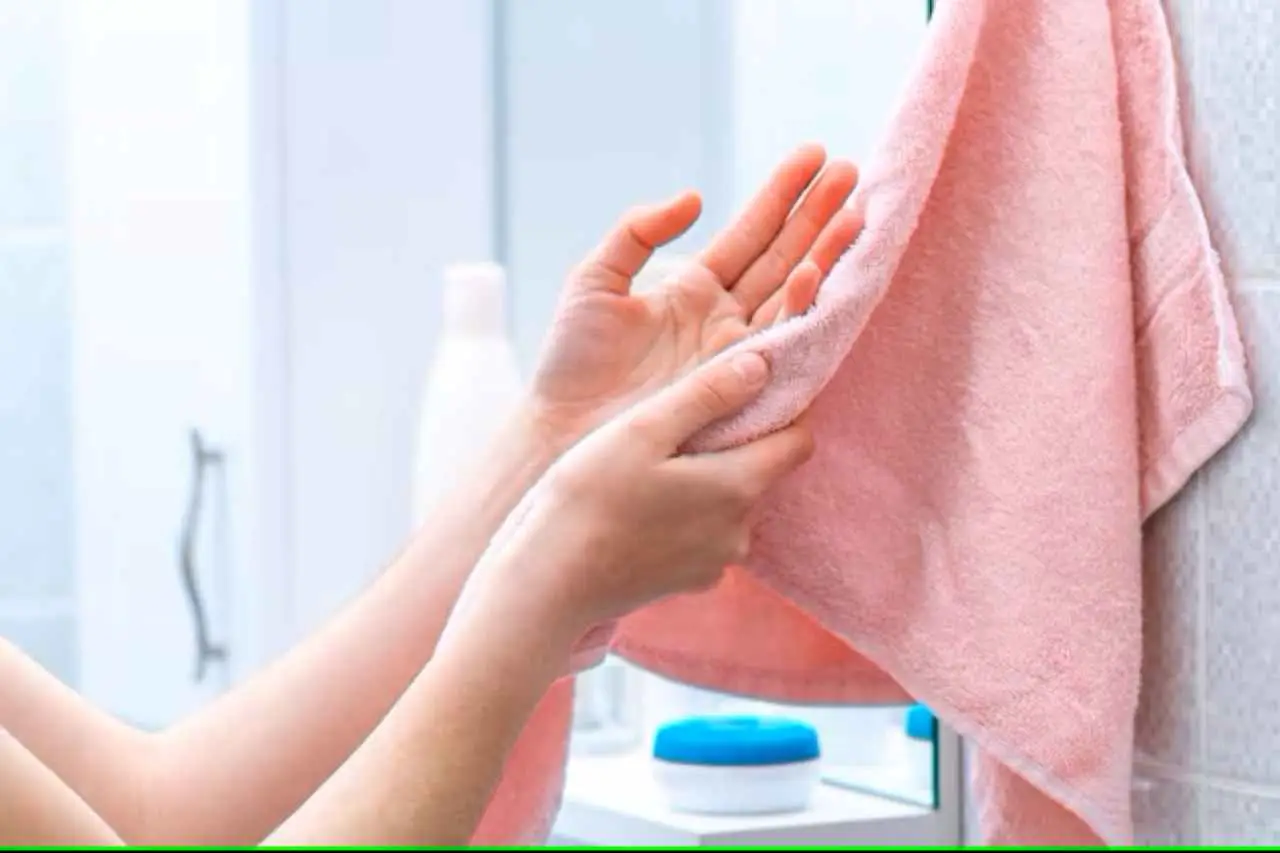 Il segreto della nonna per eliminare la puzza dagli asciugamani: funziona davvero? Il segreto della nonna per eliminare la puzza dagli asciugamani: funziona davvero?