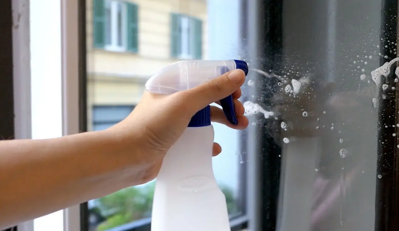 Il tempo ideale per lasciare agire lo sgrassatore: ecco cosa dice un esperto Il tempo ideale per lasciare agire lo sgrassatore: ecco cosa dice un esperto