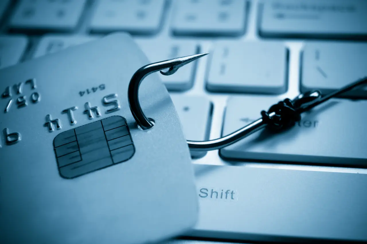 Phishing in agguato: ecco come fare denuncia e proteggere i tuoi dati Phishing in agguato: ecco come fare denuncia e proteggere i tuoi dati