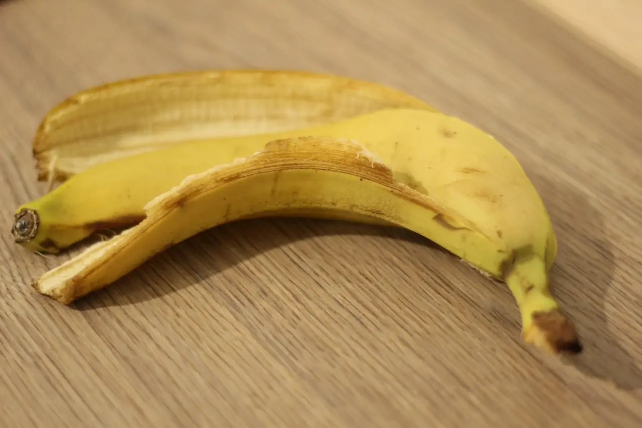 Vuoi un fertilizzante naturale per l’orto? Prova la buccia di banana seguendo questi consigli Vuoi un fertilizzante naturale per l’orto? Prova la buccia di banana seguendo questi consigli