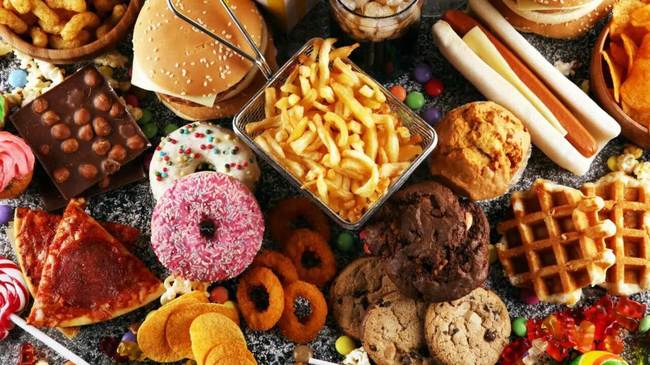 Soffri di digestione lenta? Scopri i cibi che peggiorano il sonno dopo cena Soffri di digestione lenta? Scopri i cibi che peggiorano il sonno dopo cena