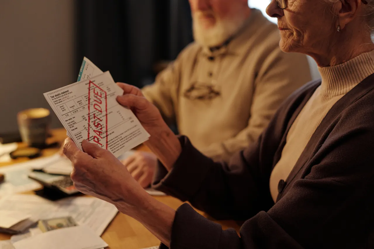 Attenzione alle nuove scadenze patente per over 65: chi deve agire subito Attenzione alle nuove scadenze patente per over 65: chi deve agire subito