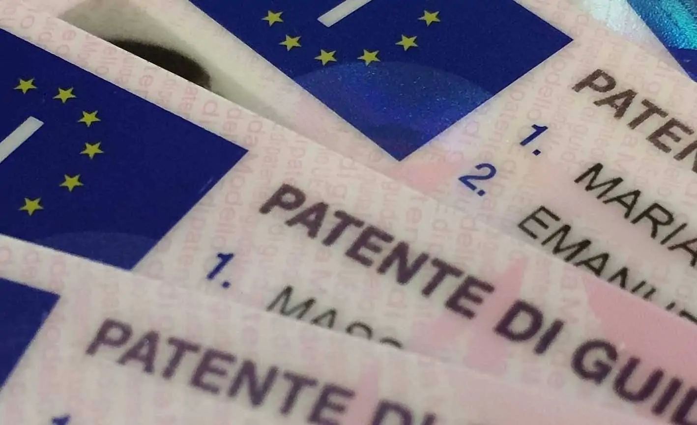 Patente over: le nuove regole sui controlli (e le possibili eccezioni da conoscere) Patente over: le nuove regole sui controlli (e le possibili eccezioni da conoscere)