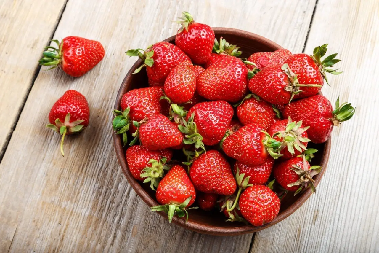 Scopri il trucco per conservare fragole fresche più a lungo senza frigorifero Scopri il trucco per conservare fragole fresche più a lungo senza frigorifero